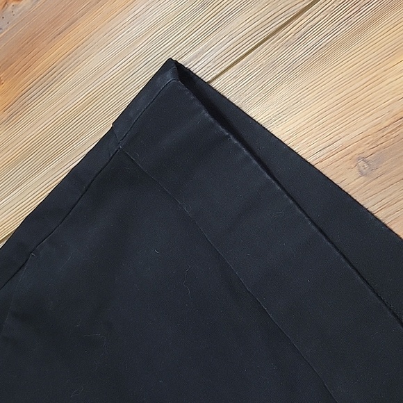 New York & company black shorts - Picture 2 of 4